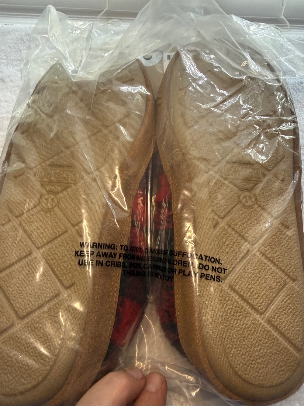 NWT Duluth Trading Co Men’s Red and Black Plaid Bedroom slippers - Picture 4 of 4